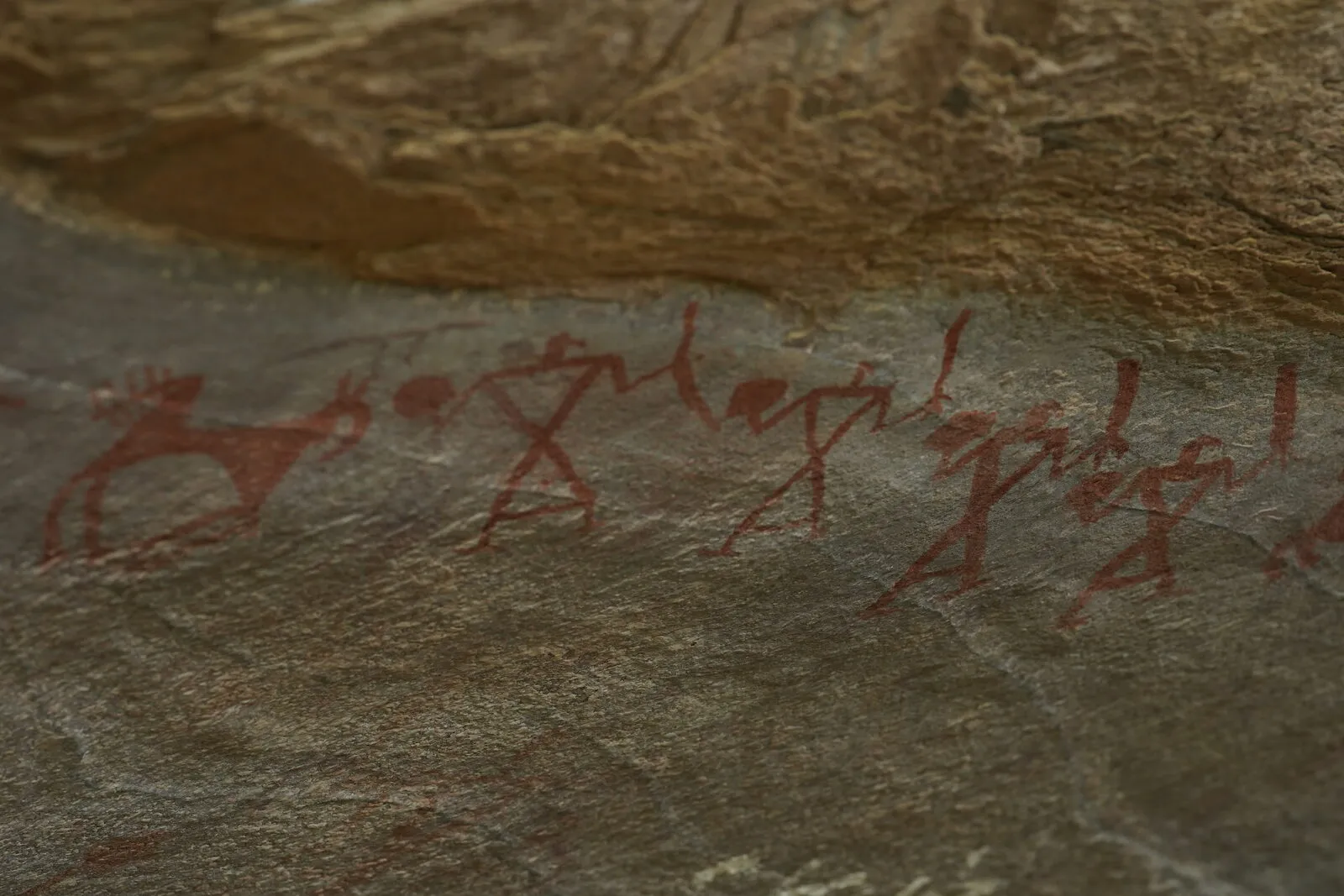 figures in ochre